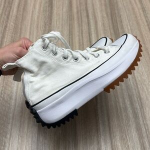 Converse Run Star Hike Lugged Hi Shoe in White, Black and Gum Size 6.5 Women’s